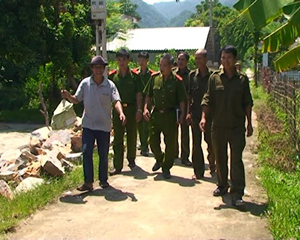 Lực lượng công an các cấp thường xuyên phối hợp với nhân dân xóm Lầu (Mai Hạ) trong nắm tình hình ANTT tại xóm.

